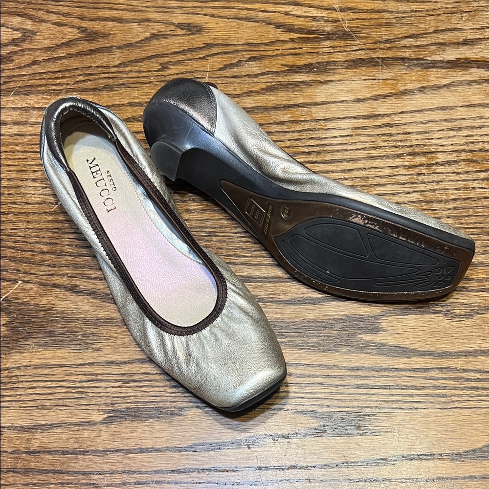 Vintage Sesto Meucci Silvery gold  ballet kitten  Heels with bronze gold detail